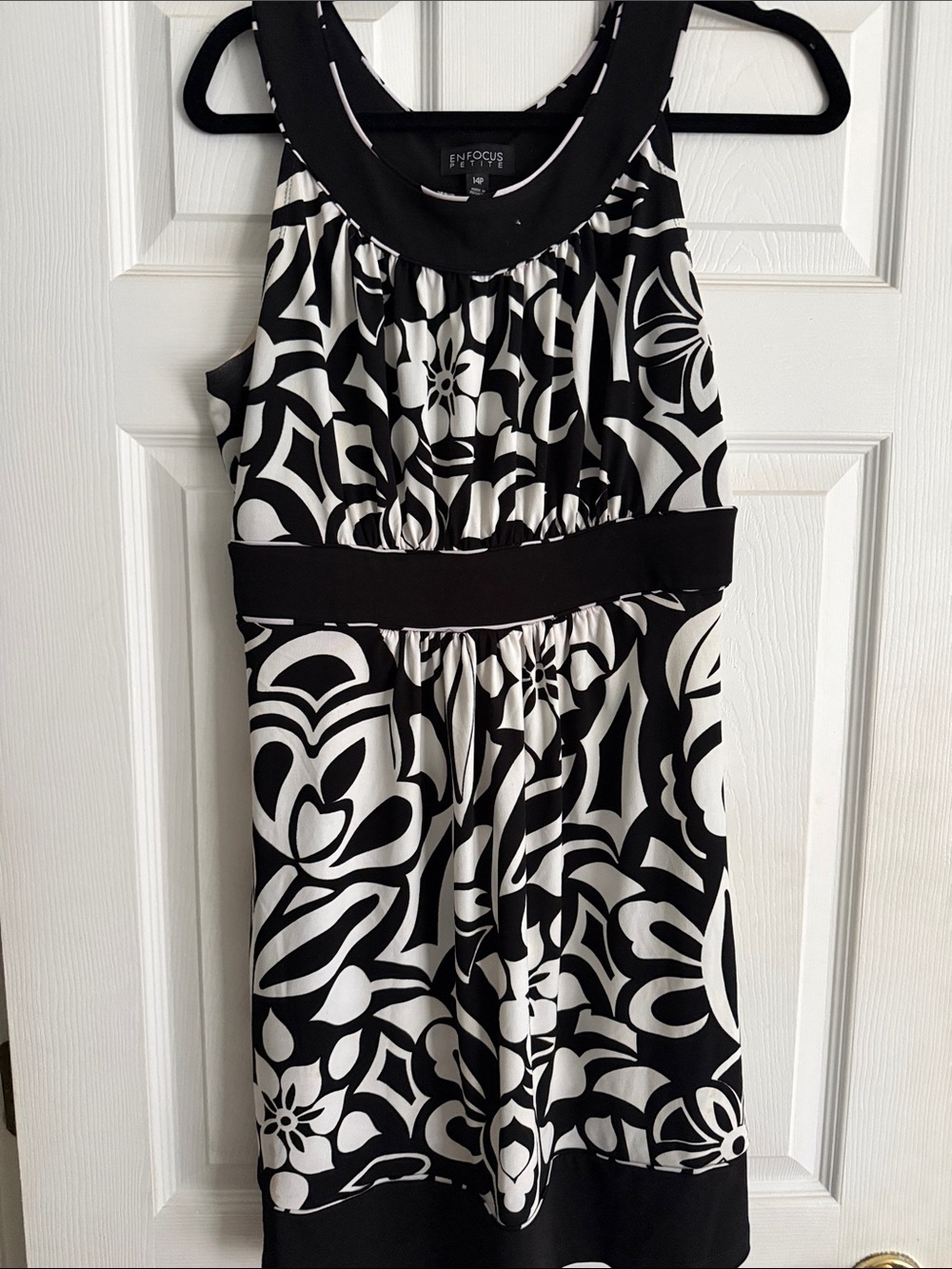 Enfocus Studio Black & White Floral-Print Sleeveless Dress